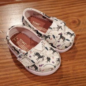 NWOT Toms Shoes
